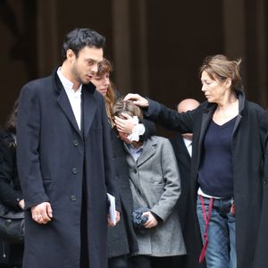 Roman de Kermadec (Fils de Kate Barry), Lou Doillon et son fils Marlowe, Jane Birkin - Sortie des obseques de Kate Barry en l'eglise Saint-Roch a Paris. Le 19 décembre 2013. ©Bestimage