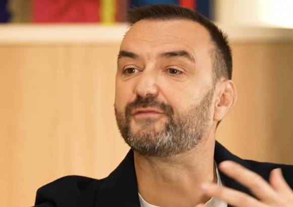 Il a bien précisé que son but n’était non plus que son fils devienne cuisinier, mais qu’il sache se faire à manger, qu’il ait "le bon goût des choses", notamment celui "du bon fromage, de la bonne bouteille de vin". 

Cyril Lignac dans l'émission AURA d'Audrey Crespo-Mara publiée le 16 mai sur YouTube