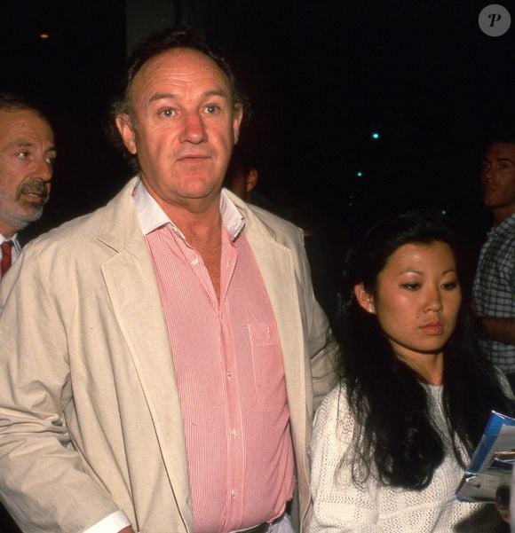 Le monde du 7ème art américain a récemment perdu l'une de ses plus belles étoiles... 

Santa Fe, NM - L'acteur Gene Hackman (95 ans) et son épouse Betsy Arakawa (63 ans) ont été retrouvés morts dans leur maison de Santa Fe, au Nouveau-Mexique. Les autorités ont déclaré qu'une enquête était en cours.  (Backgrid USA / Bestimage).
