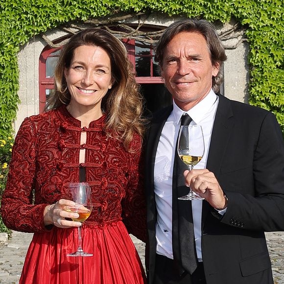 Anne-Claire Coudray, journaliste sur TF1, partage sa vie entre la région parisienne et la Bretagne.

Anne-Claire Coudray et son compagnon Nicolas Vix lors de la fête de la fleur et l'intronisation de personnalités commandeurs et ambassadeurs par la Commanderie du Bontemps au Château Smith Haut Lafitte à Martillac.
© Fabien Cottereau / Patrick Bernard / Bestimage
