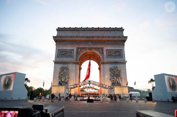 Exclusif - Zaz - Emission "Le concert pour la paix" sur les Champs-Elysées à Paris, retransmis en direct sur France 2, le 8 mai 2025.  © Christophe Clovis - Pierre Perusseau / Bestimage