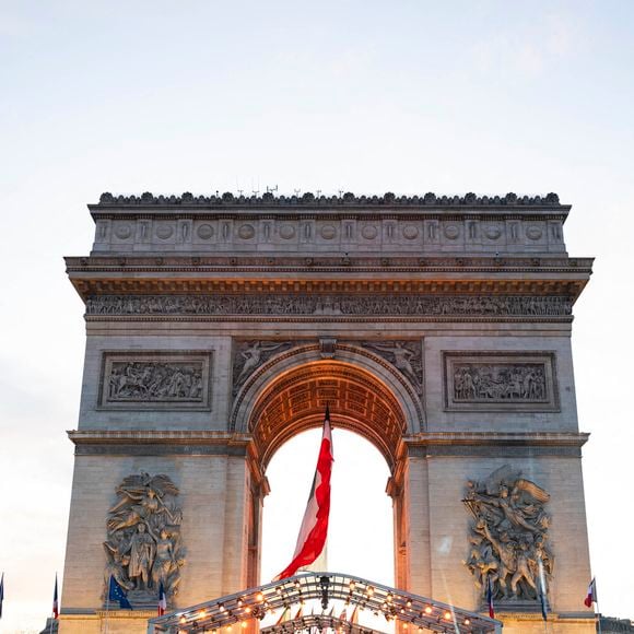 Exclusif - Zaz - Emission "Le concert pour la paix" sur les Champs-Elysées à Paris, retransmis en direct sur France 2, le 8 mai 2025.  © Christophe Clovis - Pierre Perusseau / Bestimage