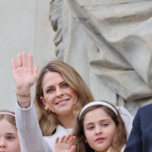 La princesse Madeleine de Suède, la princesse Leonore de Suède, Prince Nicolas,  Princess Adrienne lors d'une parade militaire et en faisant une apparition au balcon du palais royal de Stockholm avec sa famille le 30 avril 2025.  © Dana Press/Bestimage