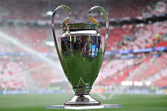 Le PSG jouit de nombreux fans, parmi lesquels figurent des célébrités de renom qui ont partagé leur bonheur à l’issue de cette 71e édition de la Ligue des champions. 

Le trophée est exposé lors du match de football de la finale de la Ligue des Champions 2025/2026 opposant le Paris Saint Germain à Arsenal FC au stade Puskas Arena à Budapest (Hongrie), le 30 mai 2026. Inside/Psnewz/Bestimage