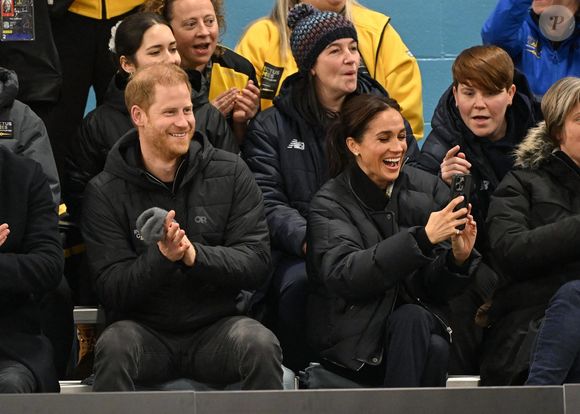 Désormais, le géant du streaming aura la possibilité d'accepter ou de refuser un projet avant qu'il ne soit proposé à d'autres studios. 

Vancouver, CANADA  - Le prince Harry, duc de Sussex, et Meghan, duchesse de Sussex, assistent à une partie de curling en fauteuil roulant au Hillcrest Recreation Centre pendant les Jeux Invictus 2025 à Vancouver. (Backgrid UK/ Bestimage).