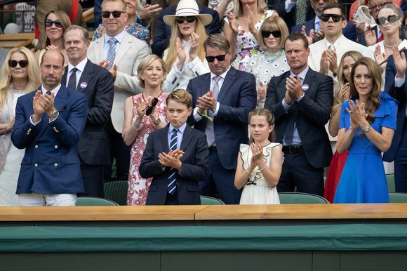 Le prince William, Kate Middleton et leurs enfants, le prince George et la princesse Charlotte, assistent à la finale homme du tournoi de tennis de Wimbledon, le 13 juillet 2025.

Photo : Goff INF / Bestimage