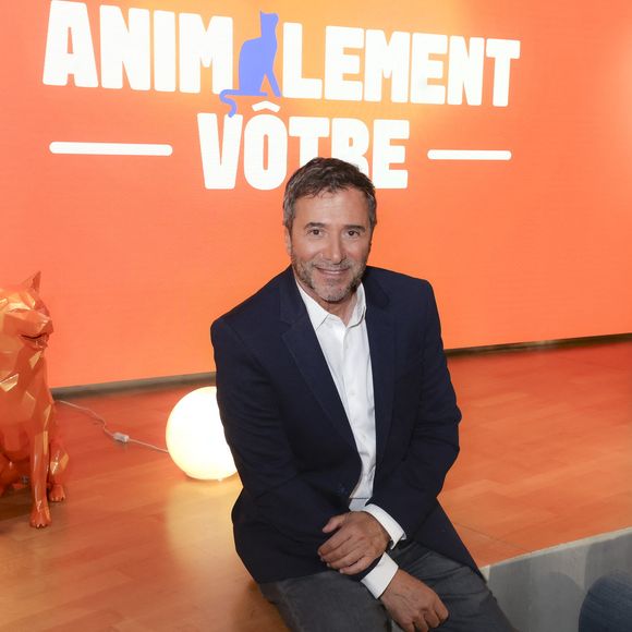 Ce dimanche après-midi, à partir de 15h45, les téléspectateurs de France 3 vont pouvoir vivre le lancement de l'émission "Animalement Vôtre"

Exclusif - Bernard Montiel, lors de la présentation de l'équipe et du plateau de la nouvelle émission "Animalement Vôtre" présentée par Bernard Montiel. © Jack Tribeca/Bestimage