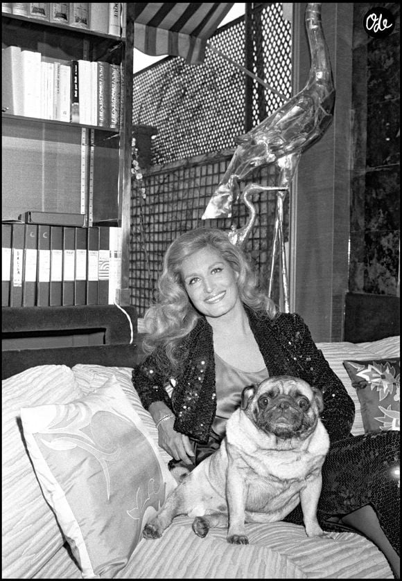 Installée dans ce quartier auquel elle était profondément attachée, la chanteuse y a trouvé un véritable refuge. 

Archives - Dalida en rendez-vous chez elle. Crédits : AGENCE / BESTIMAGE