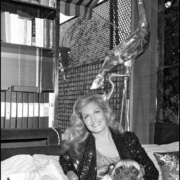 Installée dans ce quartier auquel elle était profondément attachée, la chanteuse y a trouvé un véritable refuge. 

Archives - Dalida en rendez-vous chez elle. Crédits : AGENCE / BESTIMAGE