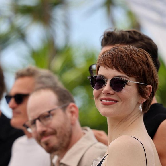 Mais Emma Stone a pris sa défense en rappelant que son vrai nom était bien "Emily", et la vidéo est alors devenue virale.

Emma Stone au photocall de Eddington lors du 78ème Festival International du Film de Cannes, au Palais des Festivals à Cannes, France, le 17 mai 2025. © Jacovides-Moreau/Bestimage