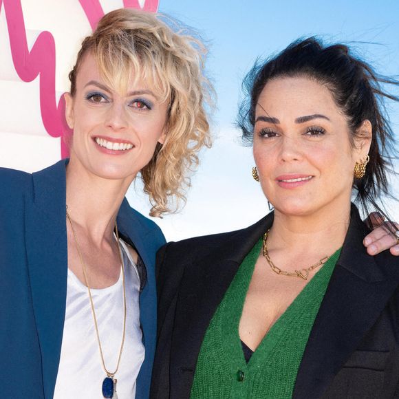 Si la série "Astrid et Raphaëlle" est connue pour ses nombreux rebondissements, c’est le départ d’un personnage historique qui vient marquer la nouvelle saison du feuilleton.

Sara Mortensen et Lola Dewaere assistent au photocall "Astrid et Raphaëlle" lors du Festival de Cannes à Cannes, France. Photo de David Niviere/ABACAPRESS.COM