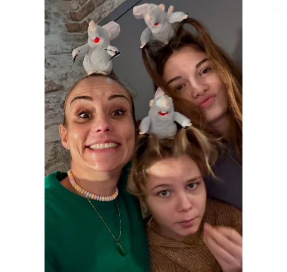 Elodie Gossuin profite d'un séjour familial en Bretagne.