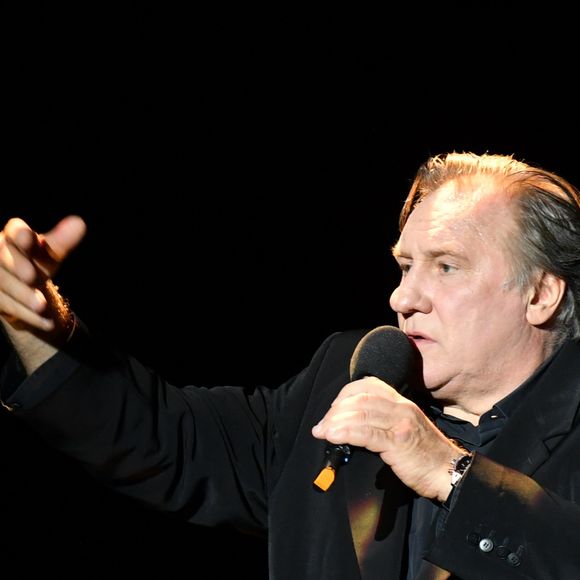 Gérard Depardieu chante "Barbara" sur la scène du palais des congrès Atlantia en pré-ouverture du 5ème festival du cinéma et musique de film de la Baule le 4 novembre 2018. © José Texeira/Bestimage