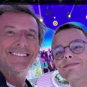 En attendant, il reste le plus grand champion du jeu de Jean-Luc Reichmann.

Émilien et Jean-Luc Reichmann lors de l'émission des "12 coups de midi" diffusée le 6 juillet 2025 sur TF1

Capture d'écran TF1