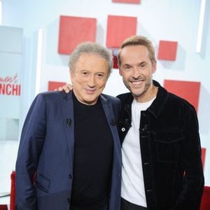 Exclusif - Damien Thevenot et Michel Drucker lors de l'enregistrement de l'émission Vivement Dimanche, au studio Rive gauche, à Paris, France, le 22 octobre 2025, présentée par M.Drucker, diffusée sur France 3 le 16 novembre 2025. © Guillaume Gaffiot/Bestimage
