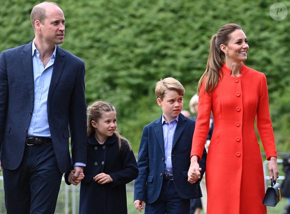 Le prince William, duc de Cambridge, et Catherine (Kate) Middleton, duchesse de Cambridge, accompagnés de leurs enfants, le prince George de Cambridge et la princesse Charlotte de Cambridge en visite au château de Cardiff, Royaume Uni, le 4 juin 2022, à l'occasion du jubilé de platine de la reine d'Angleterre.
Bestimage