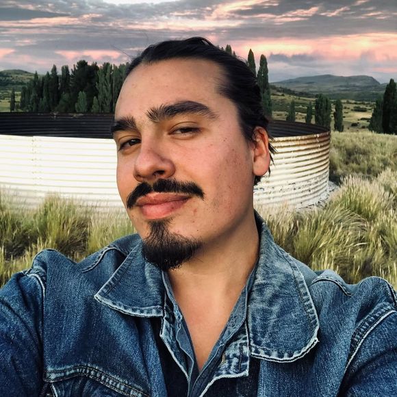 Loin des studios d'enregistrement, le fils de Florent Pagny s'épanouit pleinement dans l'art du graffiti.