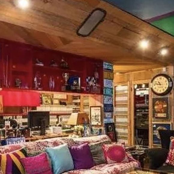 Lady Gaga vend sa maison de Los Angeles à Elizabeth Lizzy Jagger pour 6,5 millions de dollars. Anciennement acquise par F.Zappa, la propriété, composée de six chambres et cinq salles de bains, avait été achetée environ 5,3 millions de dollars par la chanteuse et actrice en 2016. Le 19 novembre 2021.
Backgrid UK/ Bestimage