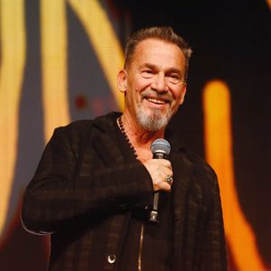 Ne voulant pas être radical, le chanteur s'amuse toutefois déjà de l'idée d'un futur retour : "Je reviendrai à la vingtième [saison] si le programme existe encore." Un clin d'œil qui laisse espérer aux fans un ultime tour de piste dans quelques années.

Exclusif - Florent Pagny - Concert "Corsu Mezu Mezu" à la Défense Arena à Paris, France. Le 28 octobre 2023.

© Christophe Clovis / Bestimage