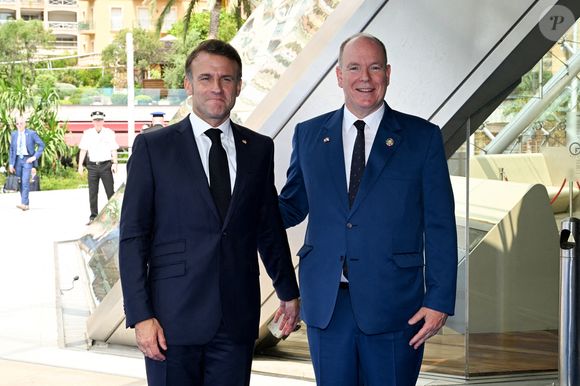 Le prince Albert II de Monaco accueille le président Emmanuel Macron au forum Grimaldi pour le Bleu Economy and Finance Forum à Monaco le 8 juin 2025.
© Bruno Bebert / Bestimage