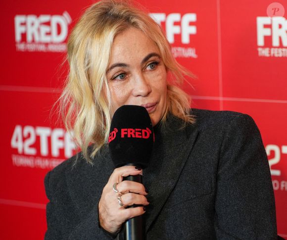 Emmanuelle Beart participe à une interview avec Fred Film Radio pour le film Un silence si bruyant pendant le 42e Festival du film de Turin 2024 le 24 novembre 2024 à Turin, Italie. (Lucia Sabatelli / Bestimage).