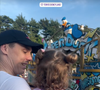 Dans une vidéo partagée en story Instagram, on découvre la petite Victoire, perchée dans les bras de son père, assistant à sa toute première parade Disney...
Story Instagram de @marieducruet du vendredi 20 juin 2025.