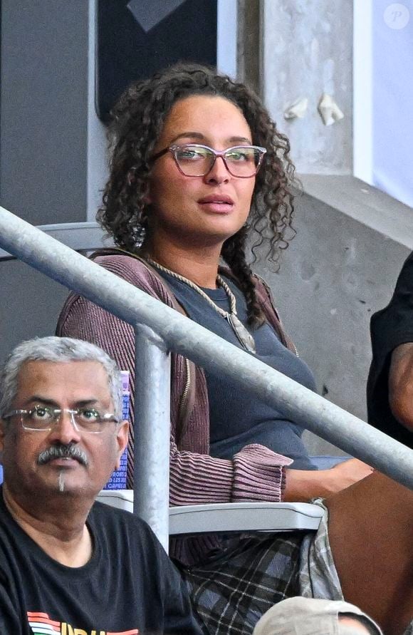 Mais aussi de sa fille Eleejah

Eleejah Noah - Les célébrités assistent aux épreuves d'athlétisme lors des Jeux Olympiques de Paris2024 (JO), le 8 août 2024. 
© Perusseau-Jacovides / Bestimage