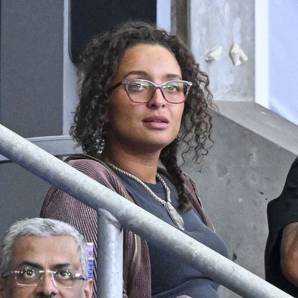 Mais aussi de sa fille Eleejah

Eleejah Noah - Les célébrités assistent aux épreuves d'athlétisme lors des Jeux Olympiques de Paris2024 (JO), le 8 août 2024. 
© Perusseau-Jacovides / Bestimage