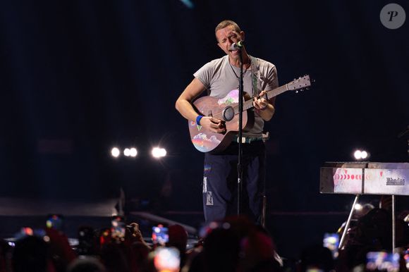 Chris Martin de Coldplay se produit sur scène lors du iHeartRadio Festival au T-Mobile Arena le 21 septembre 2024 à Las Vegas, Nevada, USA. Photo by Anne Barson/ABACAPRESS.COM