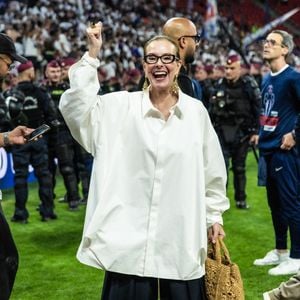 Carole Bouquet - Célébrités lors de la finale de la Ligue Des Champions 2026 "Paris Saint-Germain (PSG) - Arsenal FC" au stade Ferenc-Puskas à Budapest le 30 mai 2026. Cyril Moreau/Bestimage