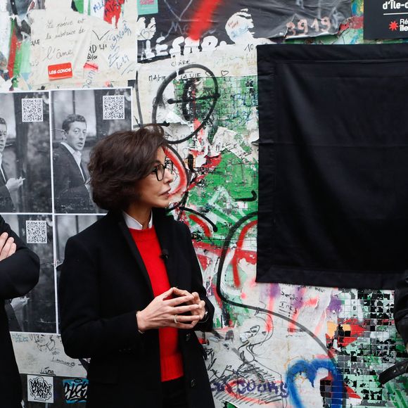 Ben Attal, Rachida Dati (ministre de la culture), Charlotte Gainsbourg lors de la cérémonie de dévoilement de la plaque "Maison des Illustres" de la Maison Gainsbourg à Paris, France, le 2 avril 2024. © Christophe Clovis/Bestimage