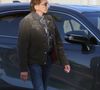 Il s'agit de Barry Manilow.

Exclusif - Barry Manilow a été aperçu lors d'une très rare sortie à Palm Springs. Le chanteur légendaire de 82 ans est resté décontracté avec une veste marron, un jean et des baskets blanches. The ImageDirect / Bestimage