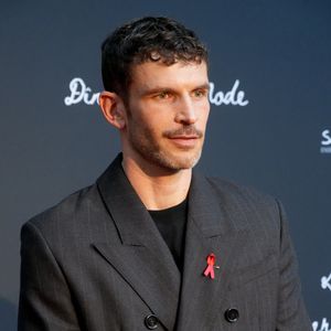 Arnaud Valois au dîner de la mode Sidaction 2026 au lycée Carnot à Paris le 9 juillet 2026.

© Anne-Sophie Guebey / Bestimage