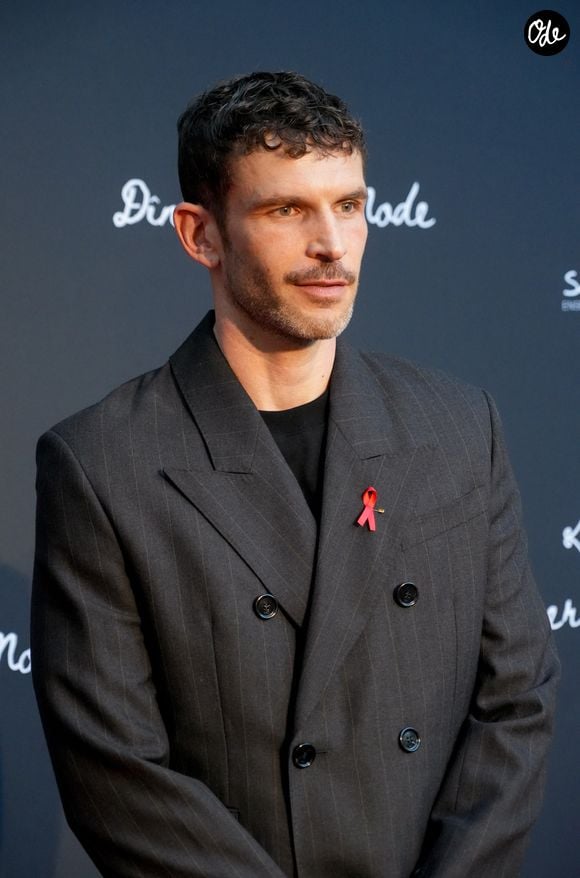 Arnaud Valois au dîner de la mode Sidaction 2026 au lycée Carnot à Paris le 9 juillet 2026.

© Anne-Sophie Guebey / Bestimage