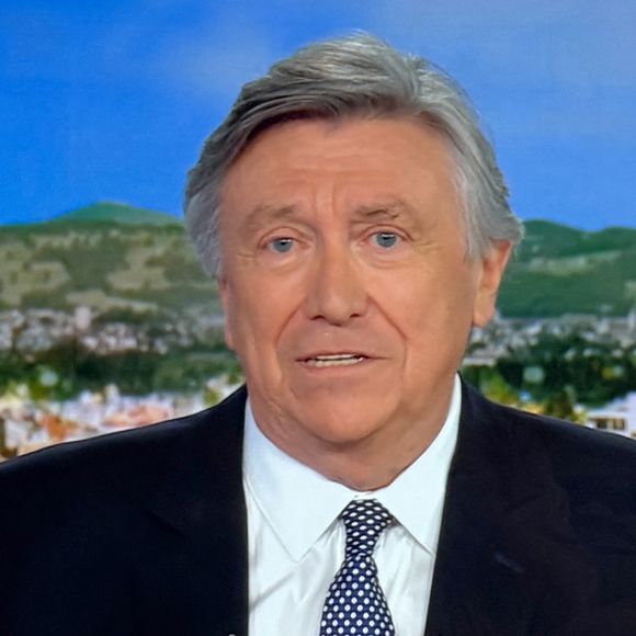 Son épouse Valérie poursuit quant à elle ses activités de médecin et d'enseignante.

Jacques Legros présente son dernier JT de 13 heures en sa qualité de joker pendant près de 26 ans sur TF1, le 9 mai 2025. Emu aux larmes, le journaliste a passé le relais à Isabelle Ithurburu, qui sera à partir de mi-juillet 2025. 
© Agence via Bestimage
