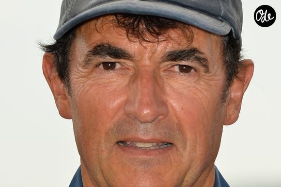 "C’est vrai que la colère populaire, je la comprends parce qu’il y a un tel décalage entre ceux qui gouvernent et le peuple qu’à un moment donné, on se dit : ‘Mais putain, mais est-ce qu’ils se rendent compte quand même que…’", a-t-il précisé...

Albert Dupontel - 10ème festival du Film Francophone d'Angoulême à Angoulême, France, le 22 août 2017. © Coadic Guirec/Bestimage