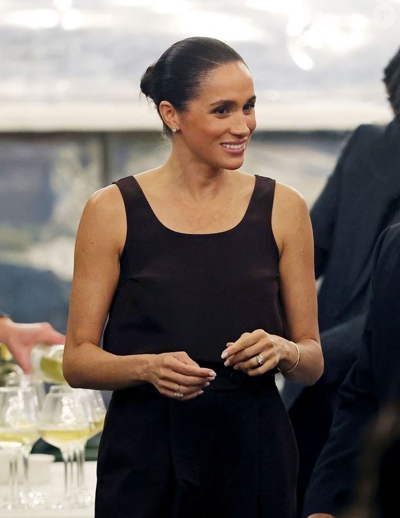Meghan Markle (Meghan Markle, duchesse de Sussex) se rend à la librairie 'woke' Godmothers près de son manoir de Montecito pour se produire sur scène avec son amie d'université australienne Courtney Adamo en 2025.
Crédit : Backgrid USA / Bestimage