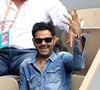 Il y a quelques années, Jamel Debbouze avait perturbé une finale de tournoi à Roland-Garros à tel point que l'arbitre s'est demandé s'il n'allait pas être nécéssaire de le sortir des tribunes
Jamel Debbouze fait le show dans les tribunes des internationaux de France Roland Garros à Paris. © Dominique Jacovides / Bestimage