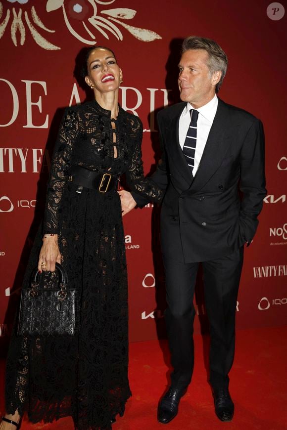 Le prince Emmanuel-Philibert de Savoie et sa compagne Adriana Abascal - Adriana Abascal,Emmanuelle Filiberto de Saboya au photocall pour Vanity Fair : La noche del Pescaito pour Abril Fair 2025 à Séville le lundi 5 mai 2025. (Cordon / Bestimage).