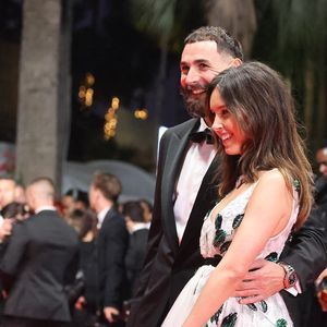 Karim Benzema et sa compagne Lyna Khoudri lors de la montée des marches du film « 13 jours 13 nuits » lors du 78ème Festival International du Film de Cannes. Le 23 mai 2025 
© Jacovides-Moreau / Bestimage
