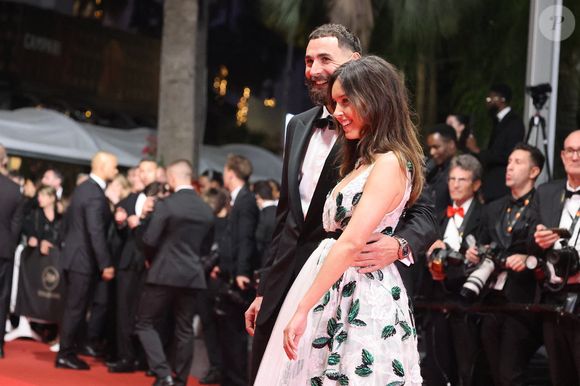 Karim Benzema et sa compagne Lyna Khoudri lors de la montée des marches du film « 13 jours 13 nuits » lors du 78ème Festival International du Film de Cannes. Le 23 mai 2025 
© Jacovides-Moreau / Bestimage