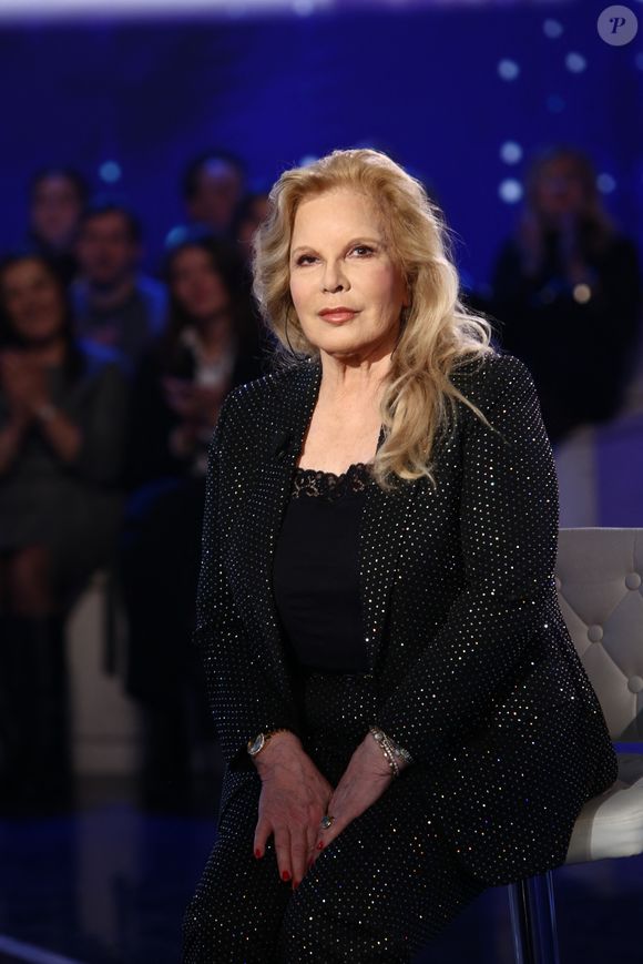 Exclusif - Sylvie Vartan est l'invitée de l'émission Domenica In à Milan le 25 février 2024.
© SGP / BESTIMAGE