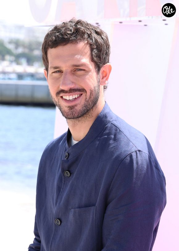 Victor Belmondo - Séance photo pour « Le rouge et le noir » lors de la 9e édition de « CanneSeries » sur la plage du Majestic à Cannes, le 25 avril 2026.


© Denis Guignebourg / Bestimage