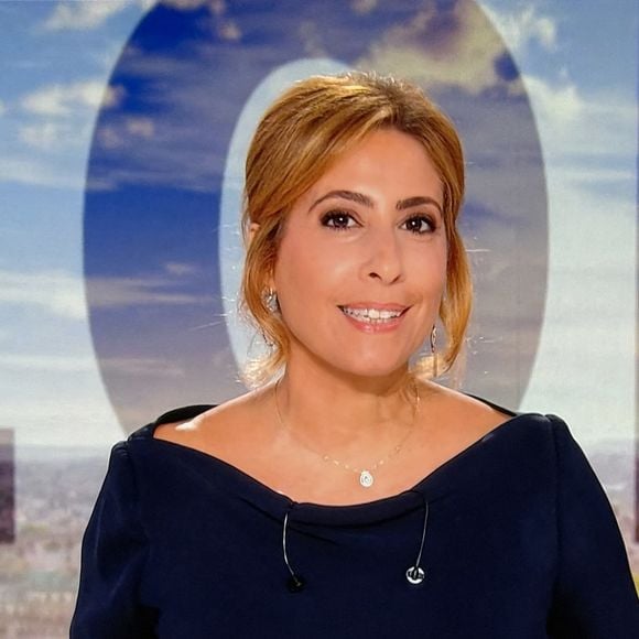 Captures d'écran - Léa Salamé présente son premier journal de 20 heures sur France 2 le 1er septembre 2025.

© Alain Guizard / Bestimage