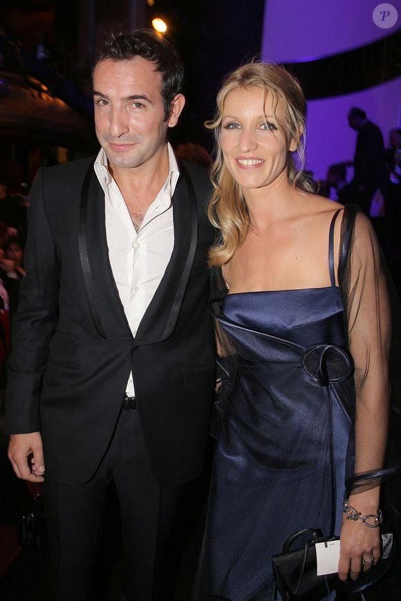 Jean Dujardin et Alexandra Lamy lors de la 32ème cérémonie des César qui s'est tenue au Théâtre du Chatelet à Paris, France, le 24 février 2007. Photo by Guignebourg-Nebinger/ABACAPRESS.COM