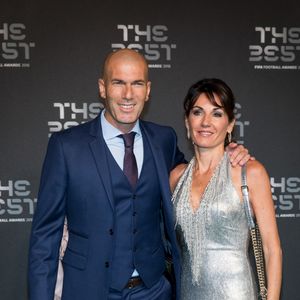 Zinedine Zidane et sa femme Véronique - Les célébrités arrivent à la cérémonie des Trophées Fifa au Royal Festival Hall à Londres, Royaume Uni. © Cyril Moreau/Bestimage
