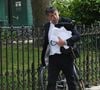 Il a été condamné à 12 mois de prison avec sursis ainsi qu'à l'interdiction d'entrer en contact avec cette dernière durant trois ans.
Exclusif - Stéphane Plaza arrive à la Maison de la Chimie à Paris avec ses avocats pour donner une conférence de presse le 5 juin 2025.