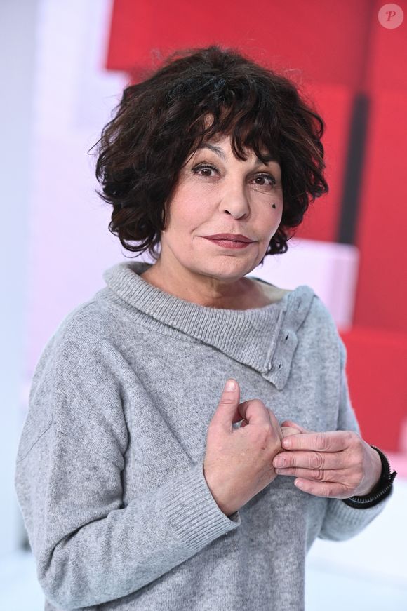 C'est donc dès ce vendredi soir qu'Yvan Le Bolloc'h remontera sur scène au côté d'Isabelle Mergault entre autres.

Exclusif - Isabelle Mergault - Enregistrement de l'émission Vivement Dimanche présentée par M.Drucker au Pavillon Gabriel à Paris le 9 janvier 2024. Diffusion sur France 3 le 14/01/2024.