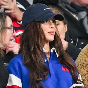 Iris Mittenaere dans les tribunes du match d'ouverture du Tournoi des six nations : France-Irlande (36-14) au Stade de France à Saint-Denis le 5 février 2026. ©  Zuma Press / Bestimage