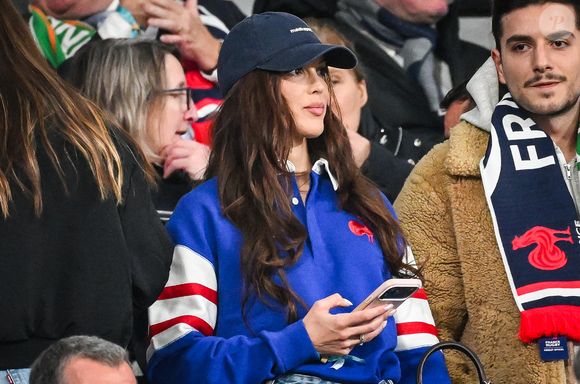 Iris Mittenaere dans les tribunes du match d'ouverture du Tournoi des six nations : France-Irlande (36-14) au Stade de France à Saint-Denis le 5 février 2026. ©  Zuma Press / Bestimage